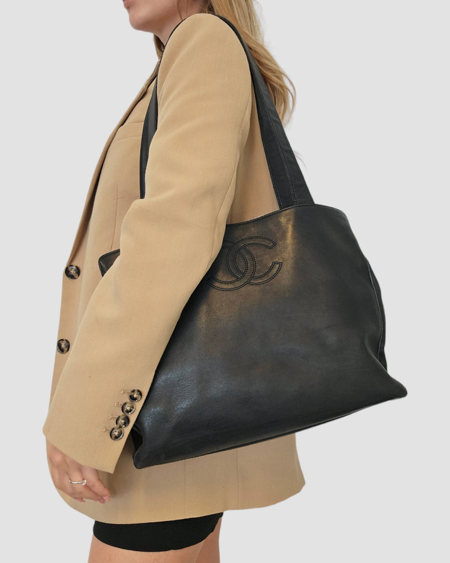 Chanel black Leather Handbag